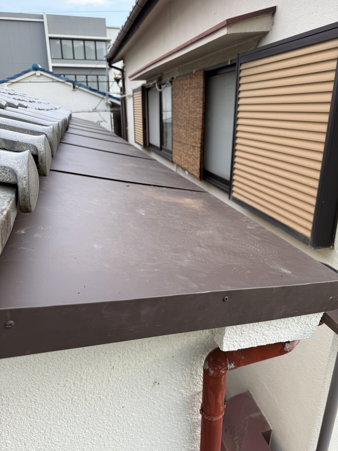 ガルバリウム鋼板で葺き替えた屋根の施工後